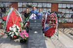 Ребята из Молодежного совета поселения Сосенское произвели уборку братской могилы участников ВОВ