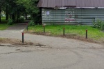 На улице Сосенский Стан установили антипарковочные столбики