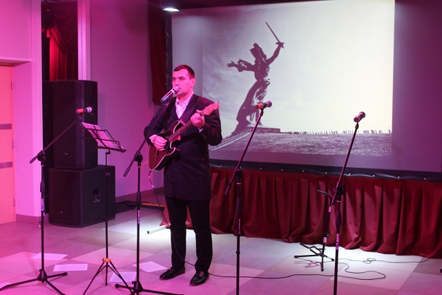 В ДК «Коммунарка» прошла литературно-музыкальная программа, посвященная Сталинградской битве 