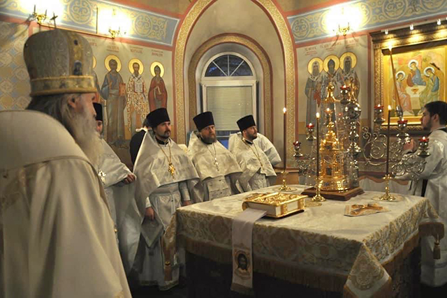 Храм в Сосенках освятил викарий Святейшего Патриарха