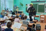 Инструктаж по противопожарной безопасности провел для учеников школы спасатель из Коммунарки 