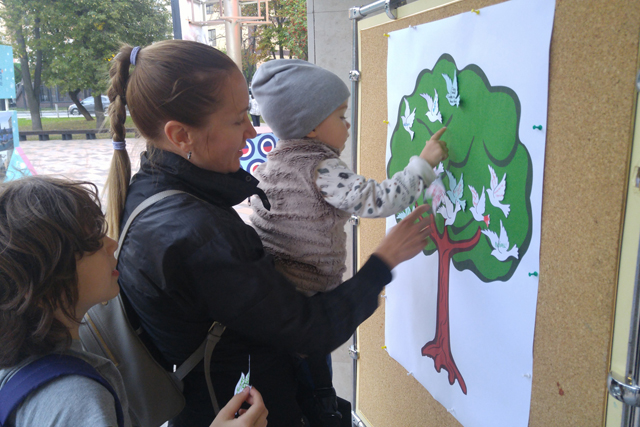 Акцию «Дерево жизни» провели в ДК «Коммунарка» к Дню солидарности в борьбе с терроризмом