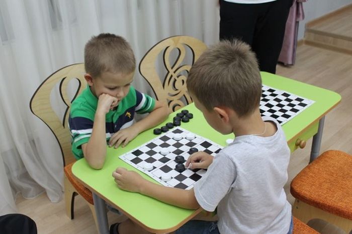Юные воспитанники Школы №2070 сразились в шашки