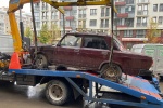 Из ЖК «Испанские кварталы» вывезли бесхозный автомобиль