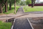 В новом парке в Николо-Хованском продолжается оформление дорожно-тропиночной сети