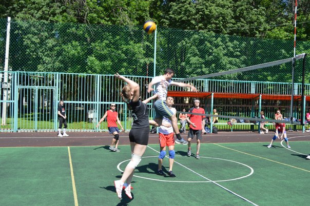 В Сосенском прошел турнир по парковому волейболу