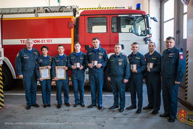 Пожарных наградили за профессионализм