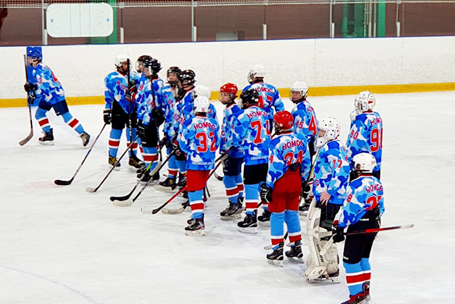 Сосенские хоккеисты успешно завершили первый тур московского этапа соревнования «Золотая шайба» 