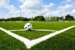 Футбольное поле в Липовом парке готовят к новому спортивному сезону