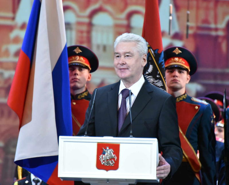 Кадетское движение Москвы получило знамя из рук мэра