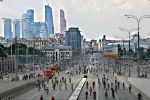 Тысячи москвичей проехали по ночной Москве