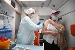 Около 25 тысяч москвичей записались на исследование вакцины от COVID-19