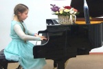 Школьников приглашают на занятия по игре на фортепиано 