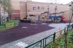 На детской площадке на Лазурной улице заменят МАФ и резиновое покрытие
