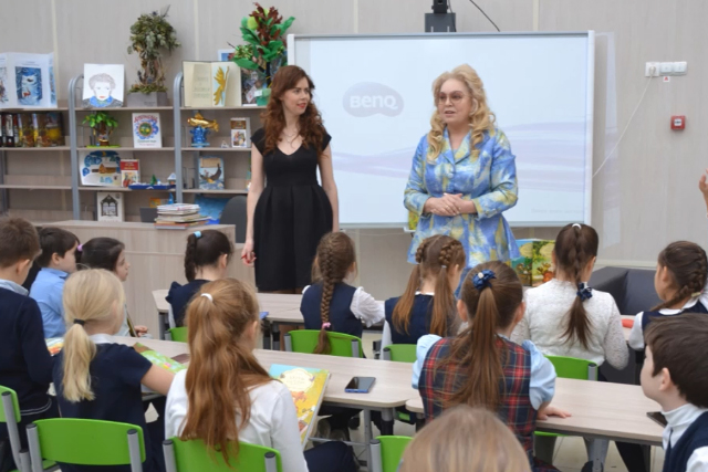 В школе № 2070 прошла встреча с детской писательницей Еленой Веленой