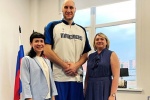 Самый высокий житель России провел в школе № 2070 мастер-класс по баскетболу