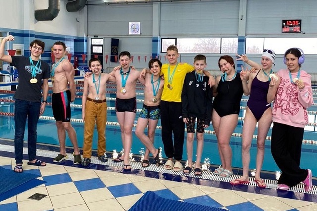 Десять пловцов успешно представили школу «Летово» на соревнованиях по плаванию среди международных школ Москвы