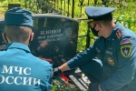 Сотрудники МЧС по ТиНАО провели вахту памяти на Хованском кладбище