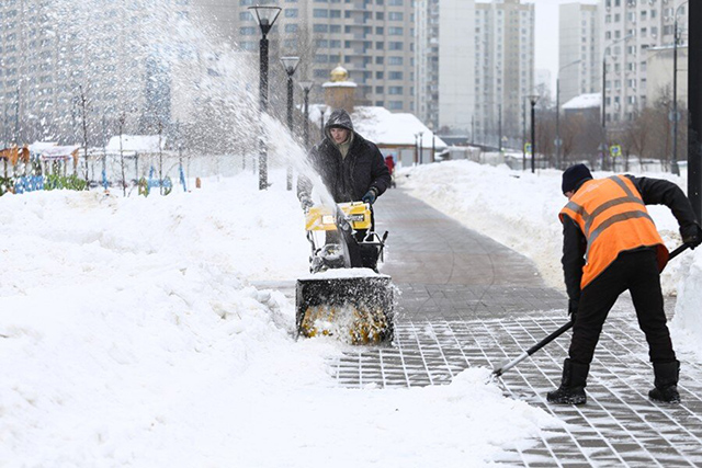 Вывозом снега в некоторых дворах Коммунарки и ЖК «Бутовские аллеи» займутся отдельные подрядчики