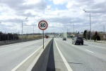 На двух участках Калужского шоссе в ТиНАО изменен скоростной режим