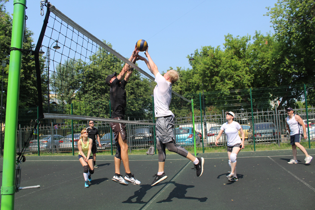 В Сосенском состоялся турнир по парковому волейболу