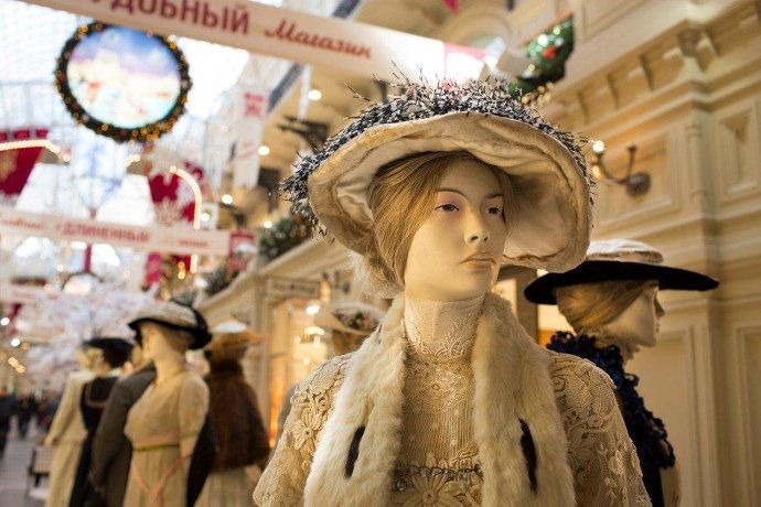 В ГУМе работает выставка старинных костюмов