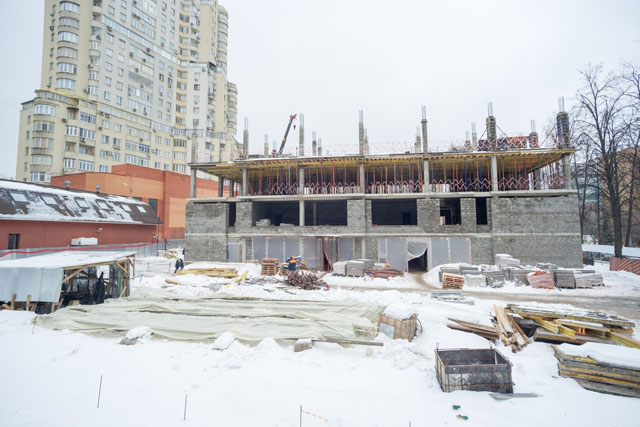 На строительстве школы «Самбо-70» в Сосенском проверят качество бетонных работ