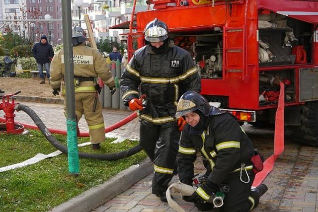 Пожарники провели учения в Коммунарке