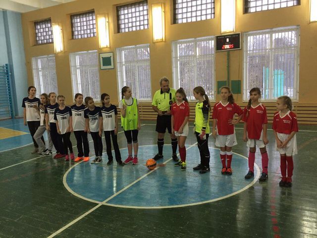 Команда Сосенских школьниц стала финалистом городского этапа Школьной спортивной лиги по мини-футболу