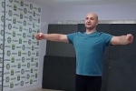 Видеотренировку по танцам провел инструктор Центра спорта Денис Зарагулов