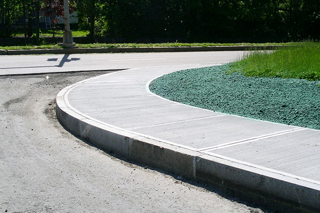 Проект обустройства тротуара в Коммунарке разработают летом