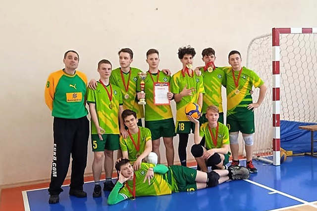 Команда Сосенского центра спорта стала лучшей на турнире по волейболу