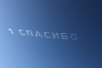 В небе над Коммунаркой летчики оставили надпись «Спасибо врачам!»