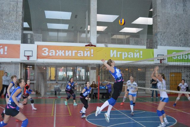 Женская волейбольная команда «Комгаз» потерпела поражение в матче ЛВЛ