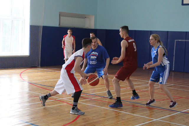  Два призовых места заняли спортсмены из Сосенского на баскетбольном турнире имени Николая Шеленкова