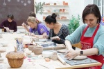 Взрослые ученики студии керамики готовятся показать первые самостоятельные работы