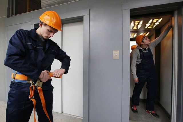 Пассажирский лифт отремонтировали в Коммунарке