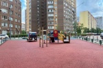 Ремонтные работы покрытия на детской площадке начались на Лазурной улице
