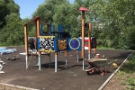 На детской площадке в Столбове установили игровой комплекс, похожий на маяк