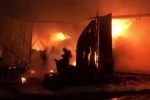 Сотрудники МЧС локализовали пожар в металлическом ангаре в Николо-Хованском