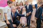 Две многодетные семьи из Сосенского получили медаль ордена «Родительская слава»