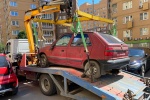 Из Сосенского вывезли еще 12 брошенных автомобилей