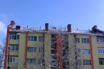 Крыши многоэтажек освободили от снега