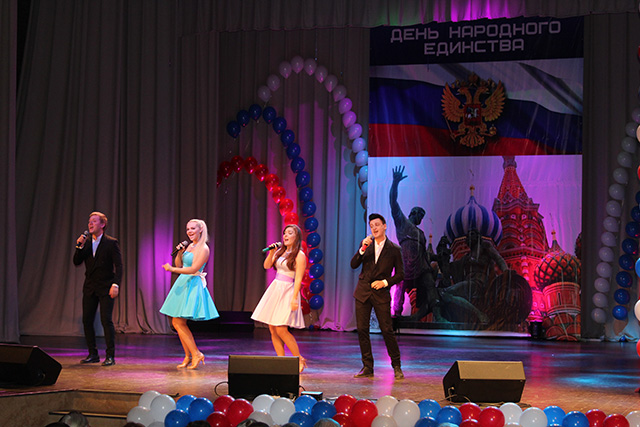 На концерте к Дню народного единства в Коммунарке выступила группа «Александров-парк»